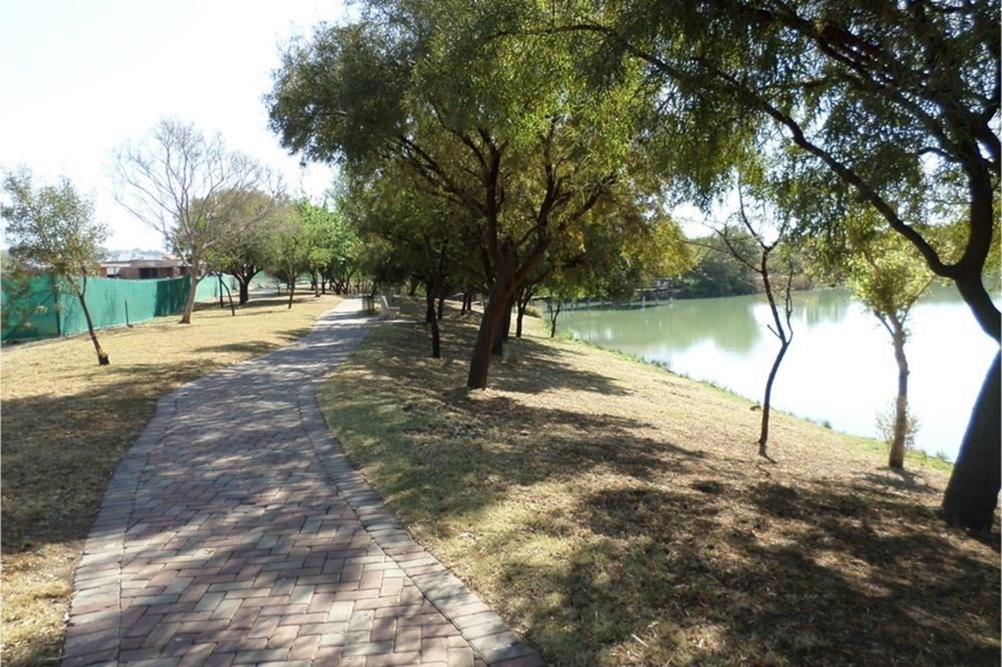 To Let 2 Bedroom Property for Rent in Six Fountains Residential Estate Gauteng