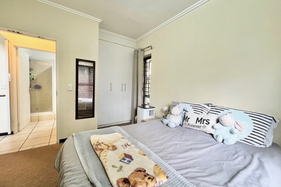 1 Bedroom Property for Sale in Bryanston Gauteng