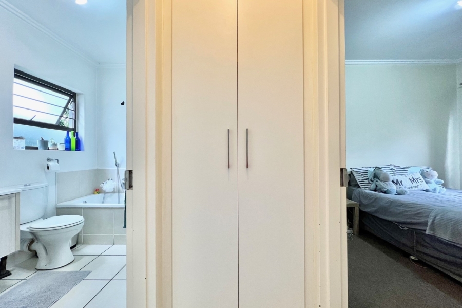 1 Bedroom Property for Sale in Bryanston Gauteng