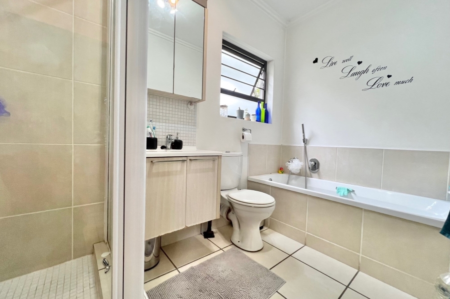 1 Bedroom Property for Sale in Bryanston Gauteng