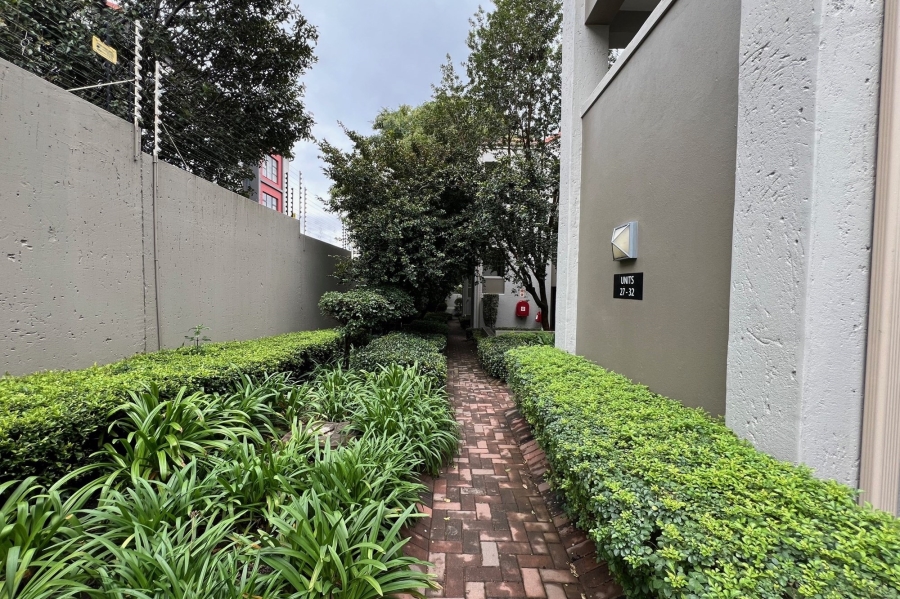 1 Bedroom Property for Sale in Bryanston Gauteng