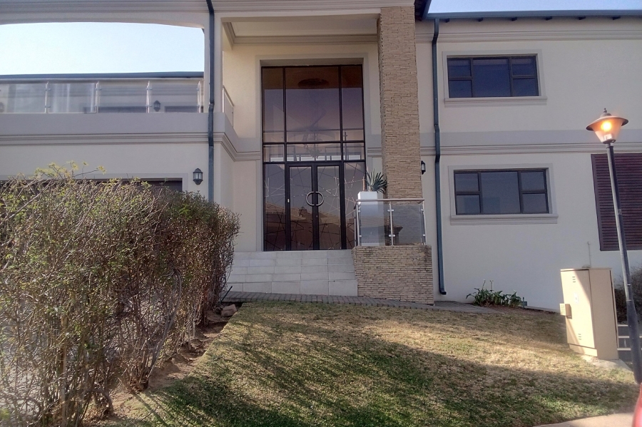 5 Bedroom Property for Sale in Blue Valley Golf Estate Gauteng