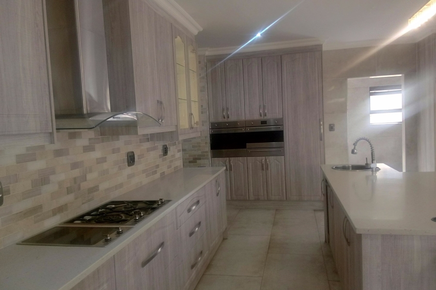 5 Bedroom Property for Sale in Blue Valley Golf Estate Gauteng