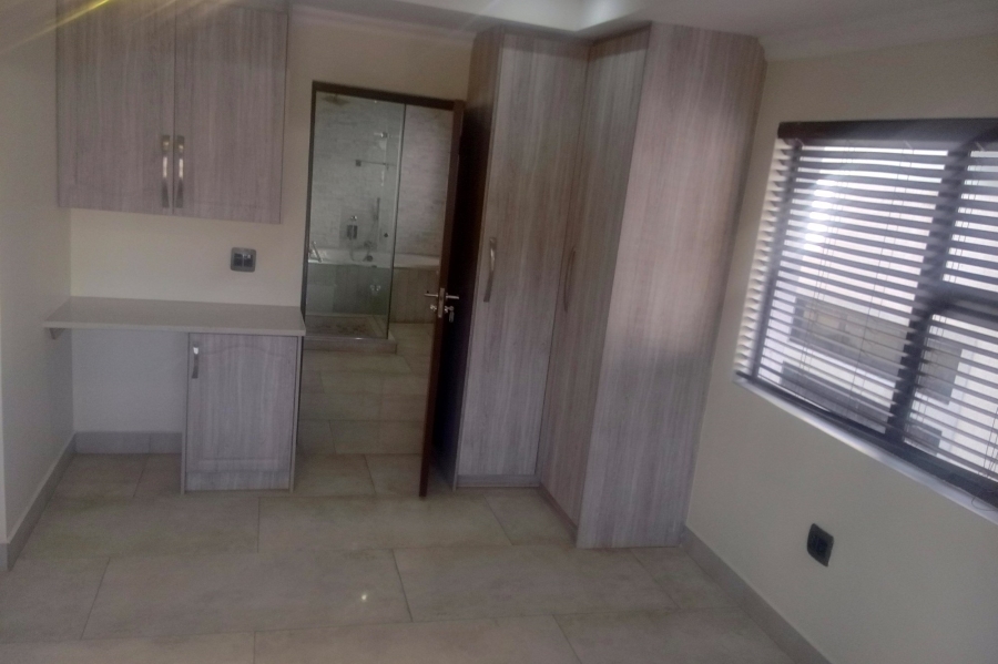 5 Bedroom Property for Sale in Blue Valley Golf Estate Gauteng