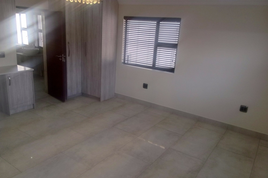 5 Bedroom Property for Sale in Blue Valley Golf Estate Gauteng