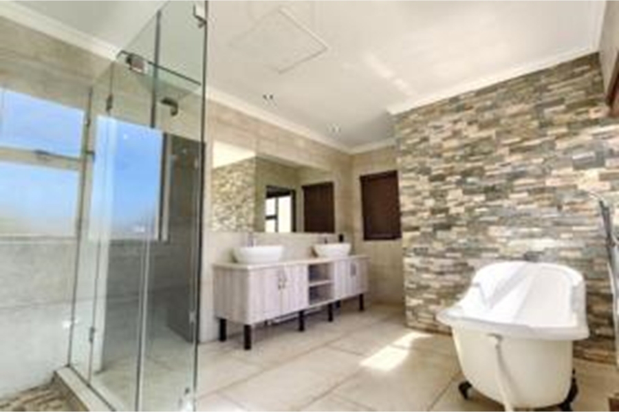 5 Bedroom Property for Sale in Blue Valley Golf Estate Gauteng