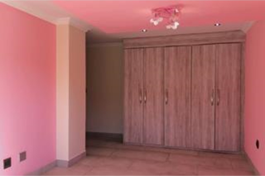 5 Bedroom Property for Sale in Blue Valley Golf Estate Gauteng