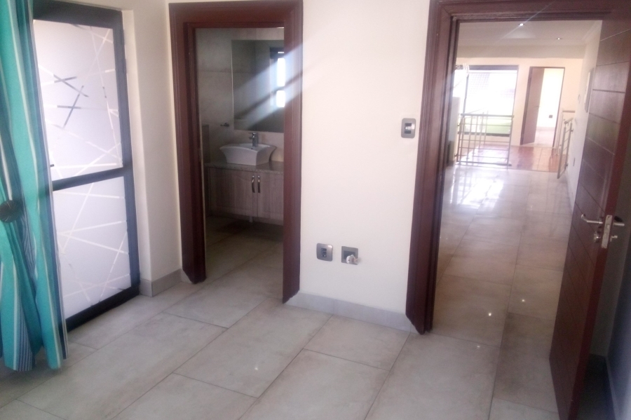 5 Bedroom Property for Sale in Blue Valley Golf Estate Gauteng
