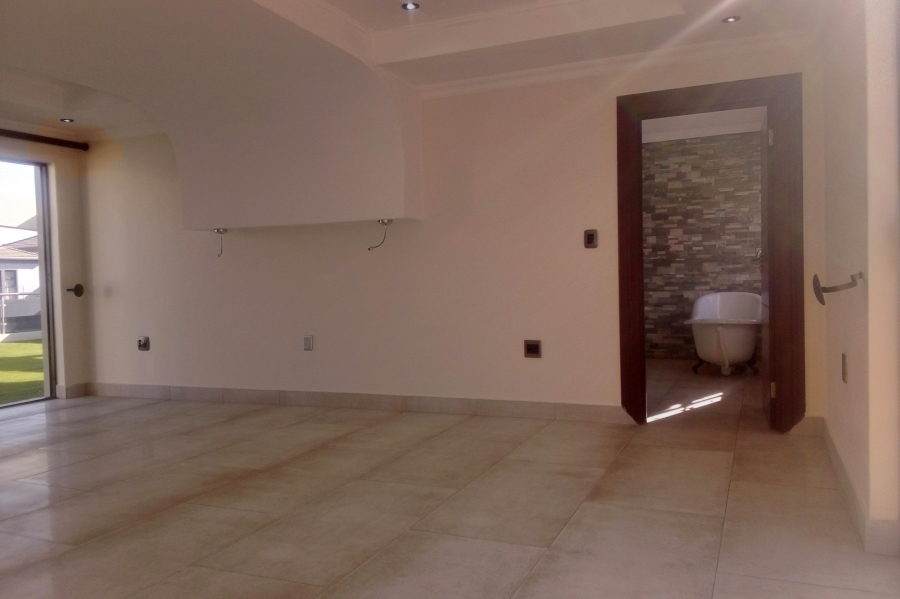 5 Bedroom Property for Sale in Blue Valley Golf Estate Gauteng