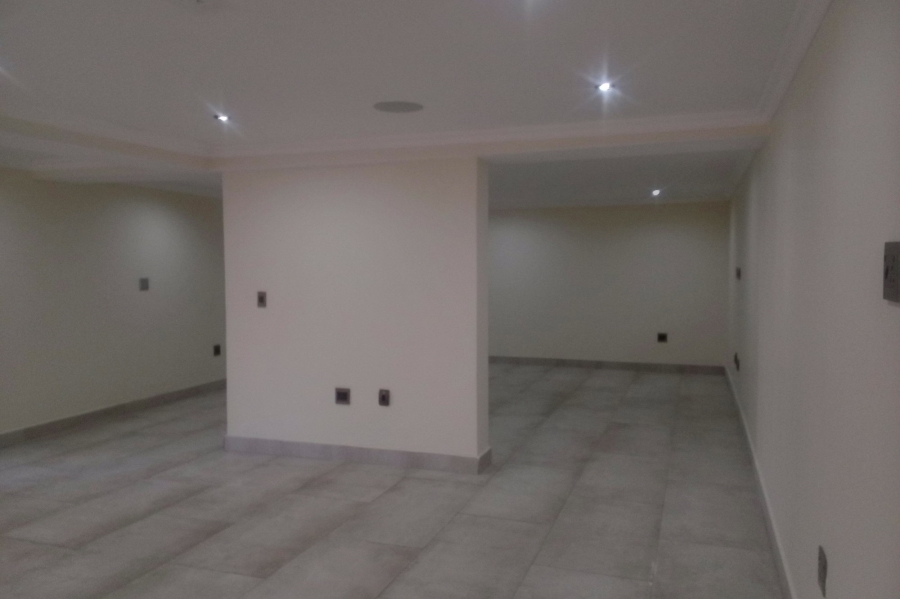5 Bedroom Property for Sale in Blue Valley Golf Estate Gauteng