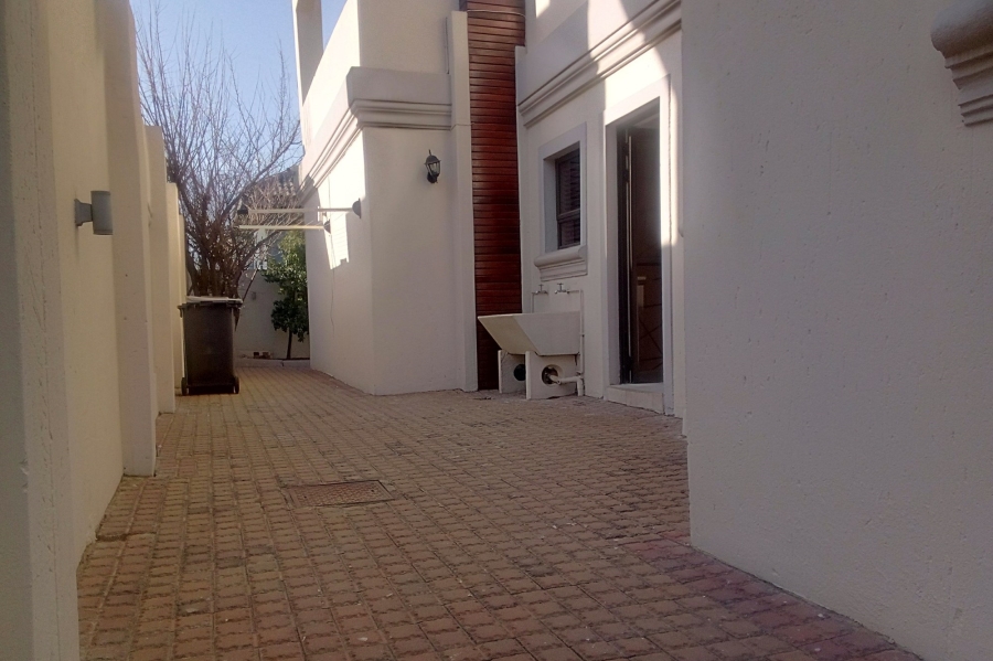 5 Bedroom Property for Sale in Blue Valley Golf Estate Gauteng