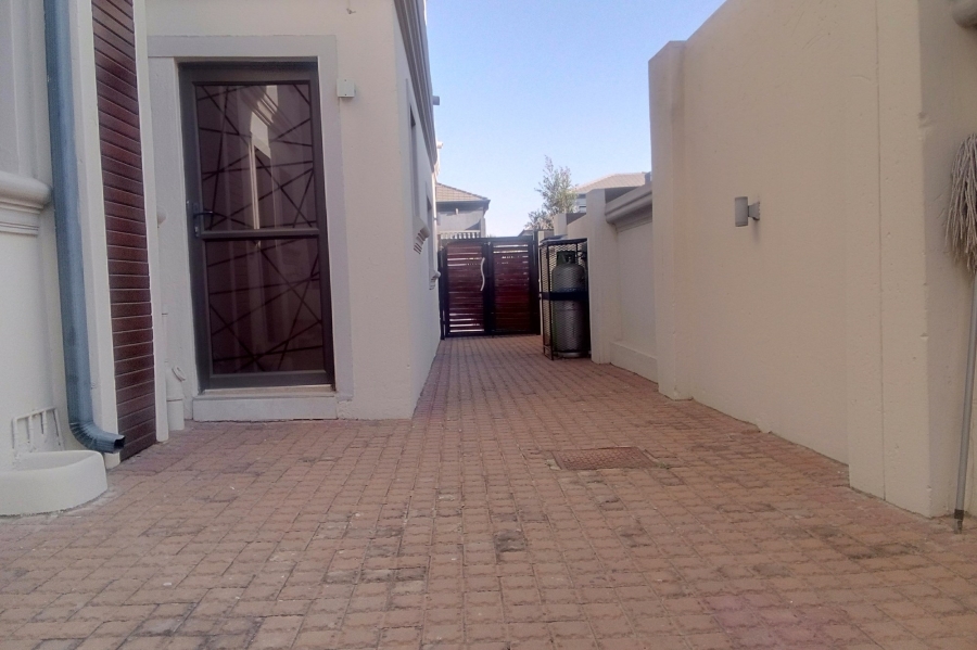 5 Bedroom Property for Sale in Blue Valley Golf Estate Gauteng
