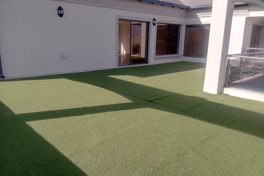 5 Bedroom Property for Sale in Blue Valley Golf Estate Gauteng
