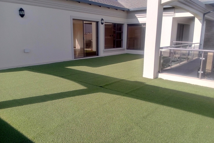 5 Bedroom Property for Sale in Blue Valley Golf Estate Gauteng