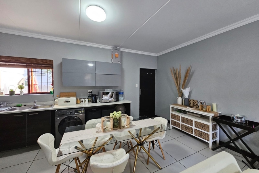 To Let 2 Bedroom Property for Rent in Halfway Gardens Gauteng
