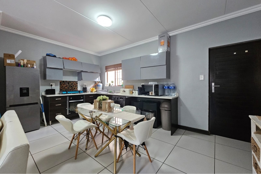 To Let 2 Bedroom Property for Rent in Halfway Gardens Gauteng