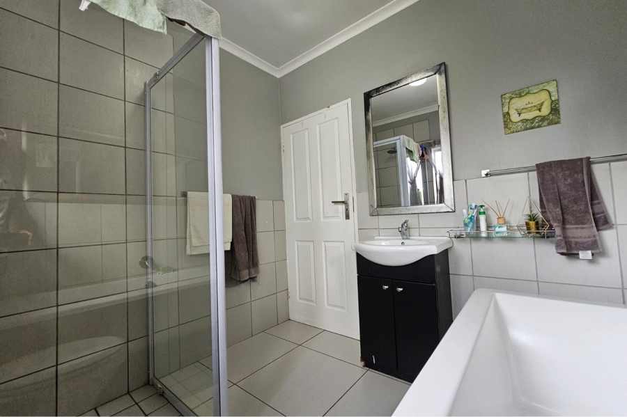 To Let 2 Bedroom Property for Rent in Halfway Gardens Gauteng