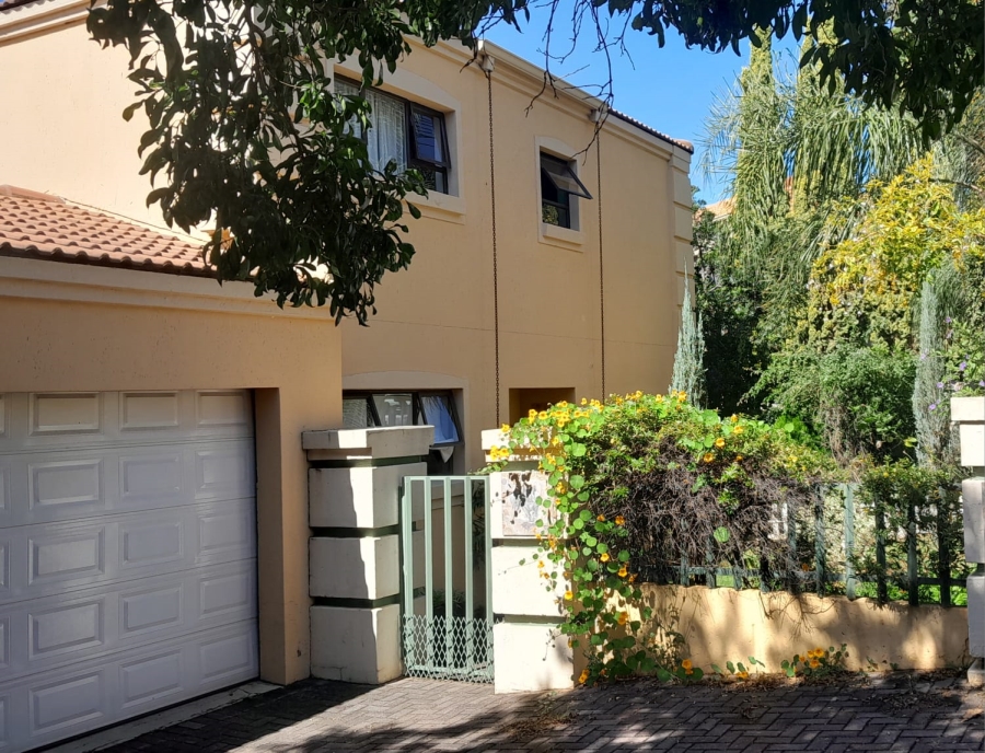 To Let 3 Bedroom Property for Rent in Featherbrooke Estate Gauteng