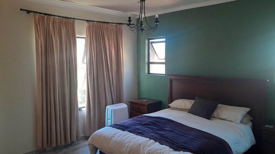 To Let 3 Bedroom Property for Rent in Featherbrooke Estate Gauteng