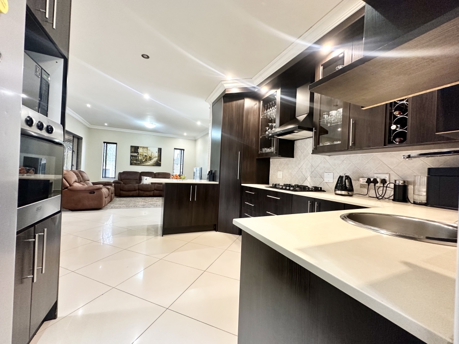 4 Bedroom Property for Sale in Thatchfield Estate Gauteng