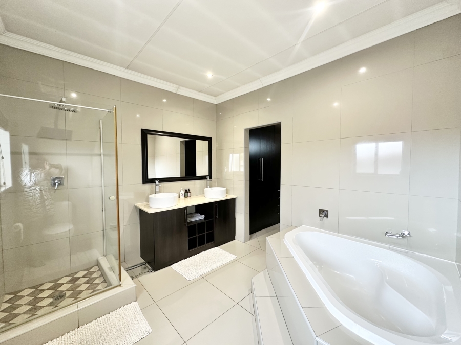 4 Bedroom Property for Sale in Thatchfield Estate Gauteng