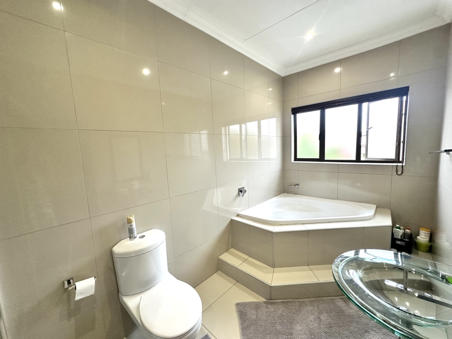 4 Bedroom Property for Sale in Thatchfield Estate Gauteng