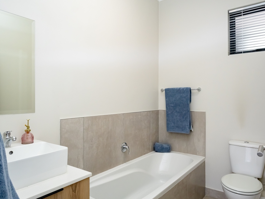 2 Bedroom Property for Sale in Waterfall Gauteng