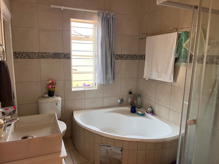 3 Bedroom Property for Sale in Highlands North Gauteng