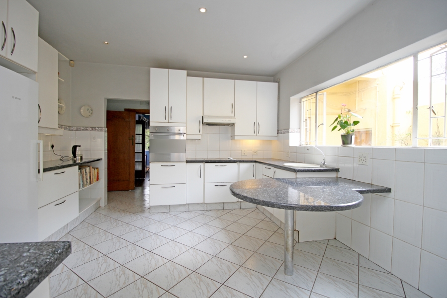 5 Bedroom Property for Sale in Waverley Gauteng