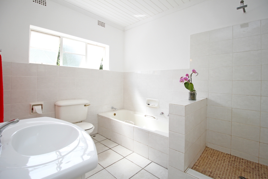 5 Bedroom Property for Sale in Waverley Gauteng