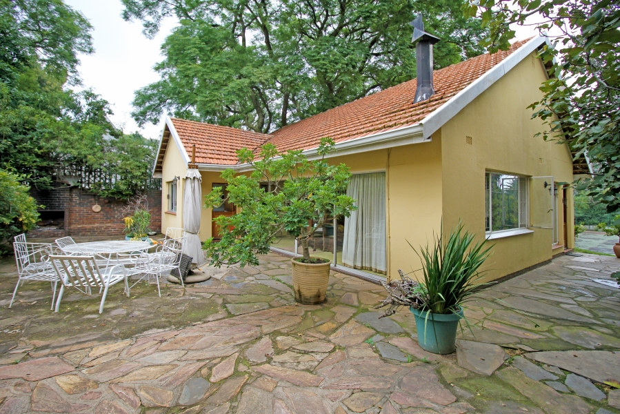 5 Bedroom Property for Sale in Waverley Gauteng