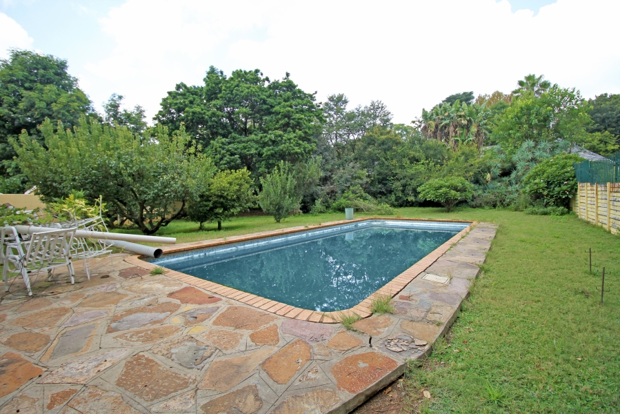 5 Bedroom Property for Sale in Waverley Gauteng