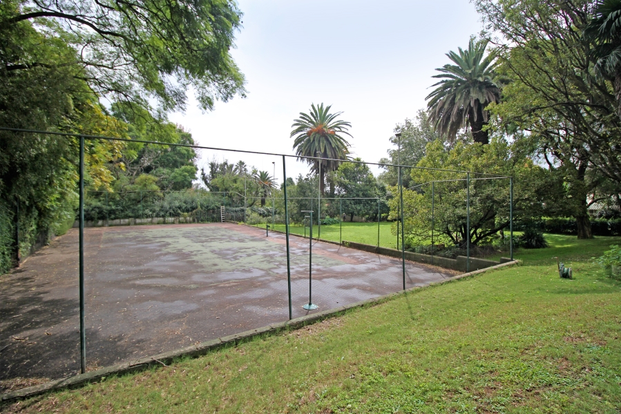 5 Bedroom Property for Sale in Waverley Gauteng
