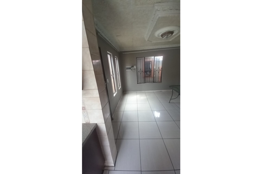 To Let 2 Bedroom Property for Rent in Mahube Valley Gauteng