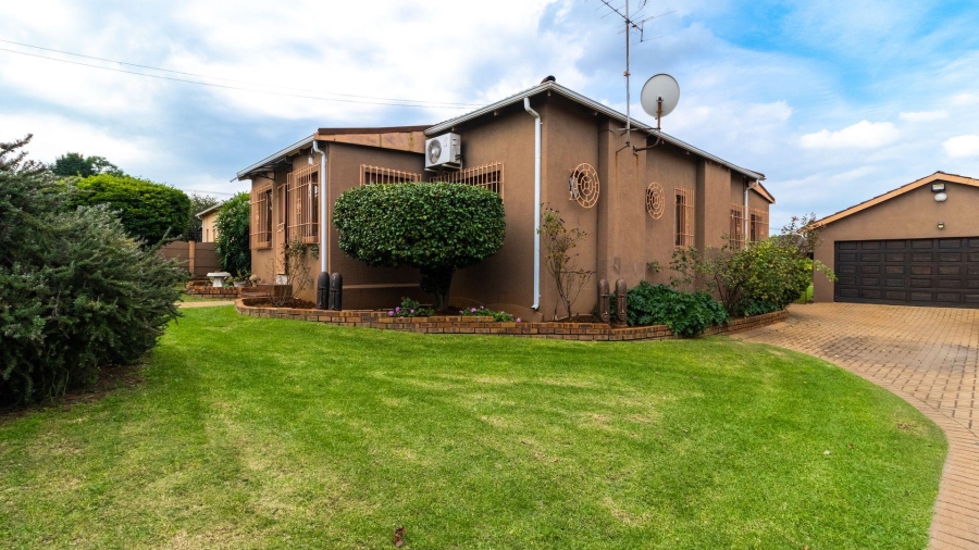 4 Bedroom Property for Sale in Primrose East Gauteng