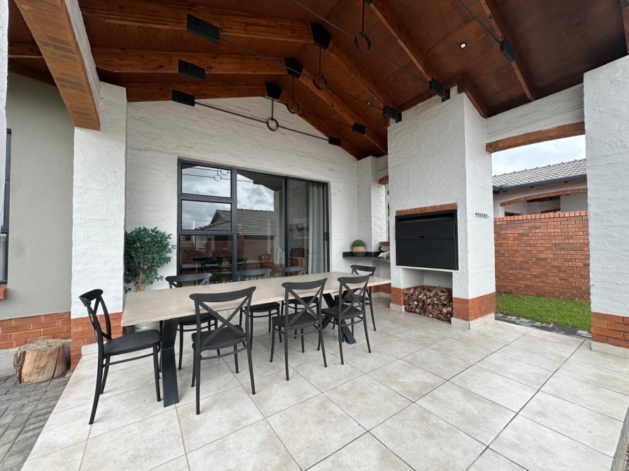 3 Bedroom Property for Sale in Six Fountains Residential Estate Gauteng