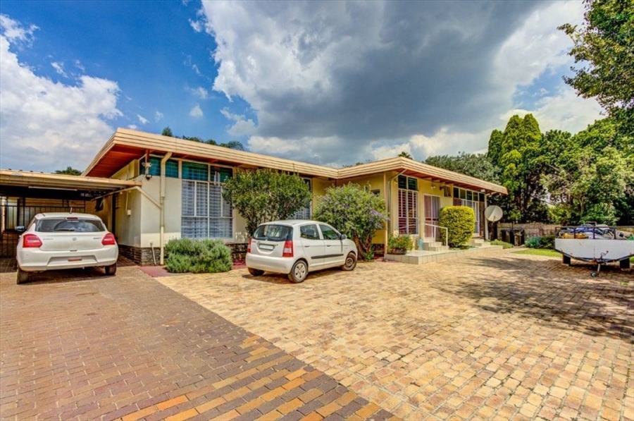 8 Bedroom Property for Sale in Edleen Gauteng
