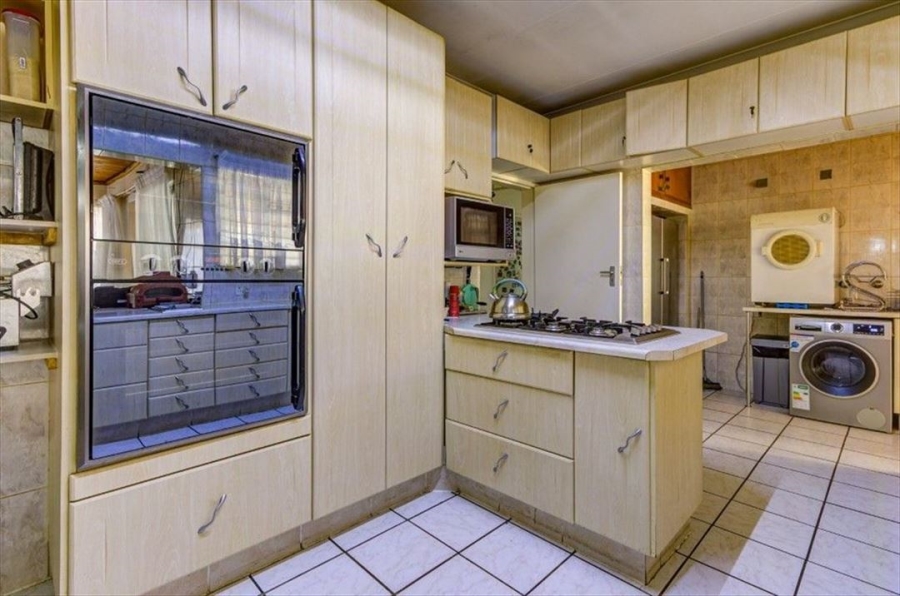 8 Bedroom Property for Sale in Edleen Gauteng