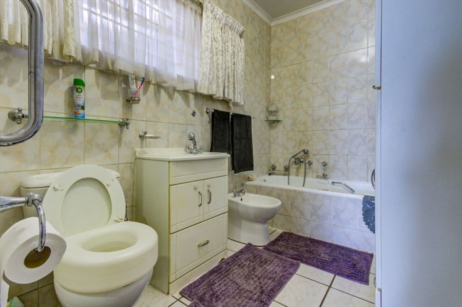 8 Bedroom Property for Sale in Edleen Gauteng