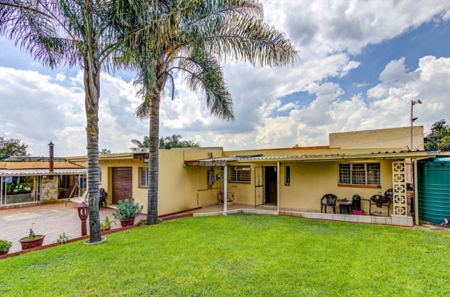 8 Bedroom Property for Sale in Edleen Gauteng