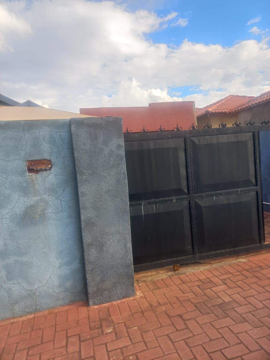 2 Bedroom Property for Sale in Protea Glen Gauteng