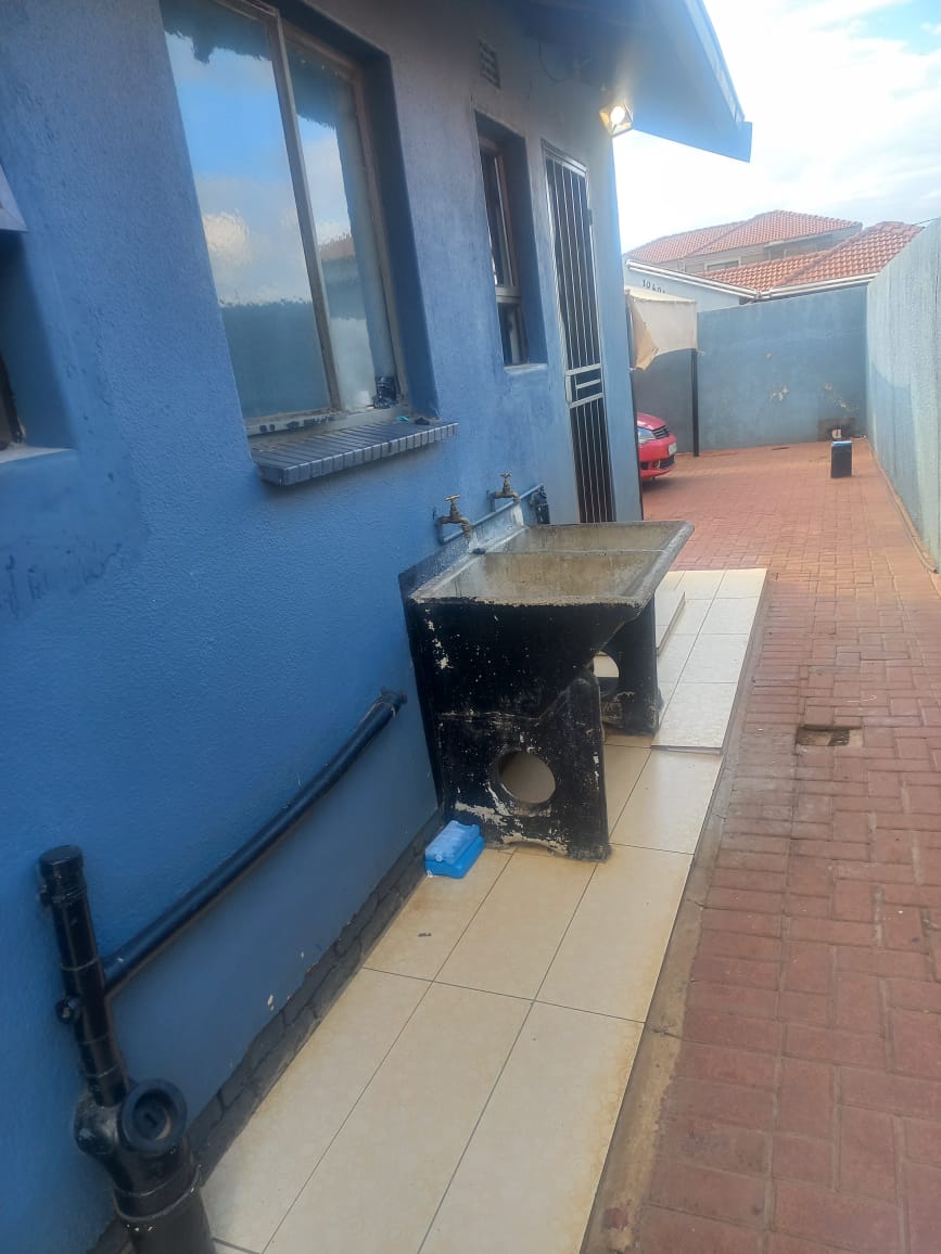 2 Bedroom Property for Sale in Protea Glen Gauteng