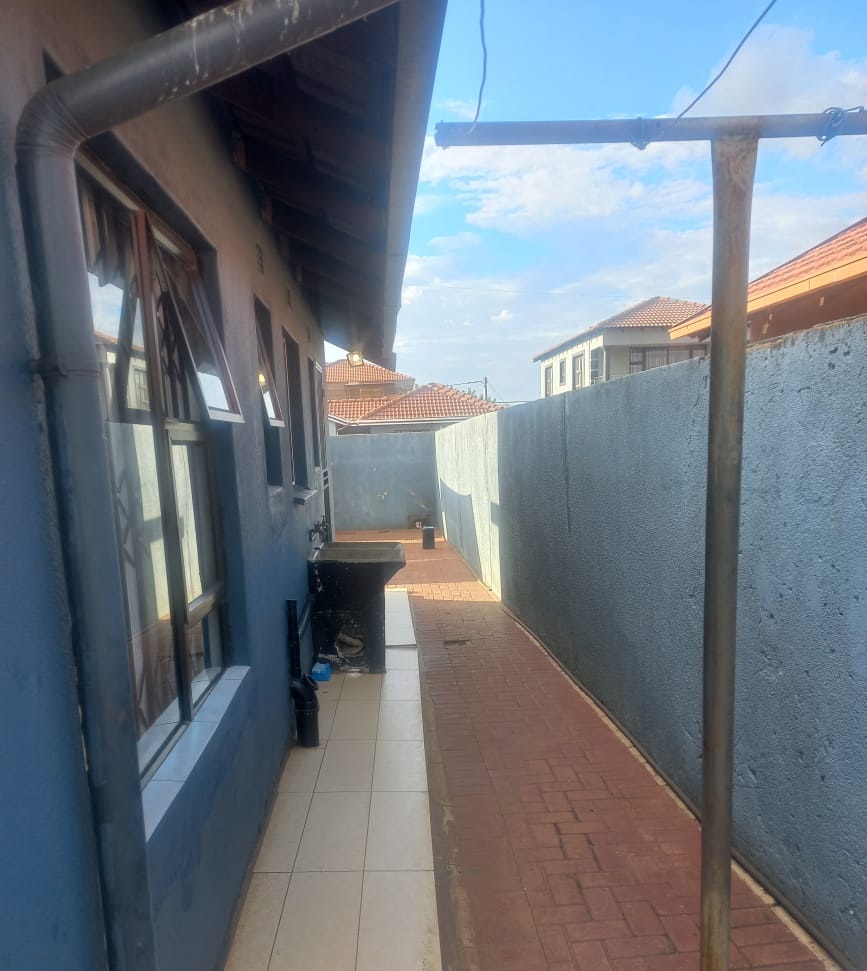 2 Bedroom Property for Sale in Protea Glen Gauteng
