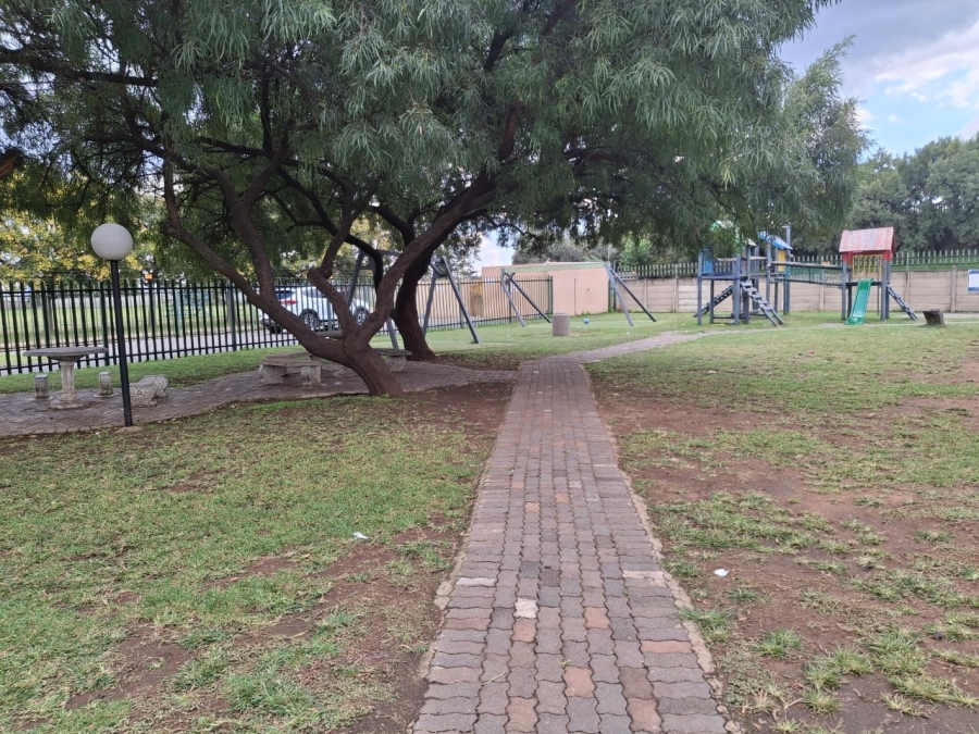To Let 1 Bedroom Property for Rent in Parkdene Gauteng