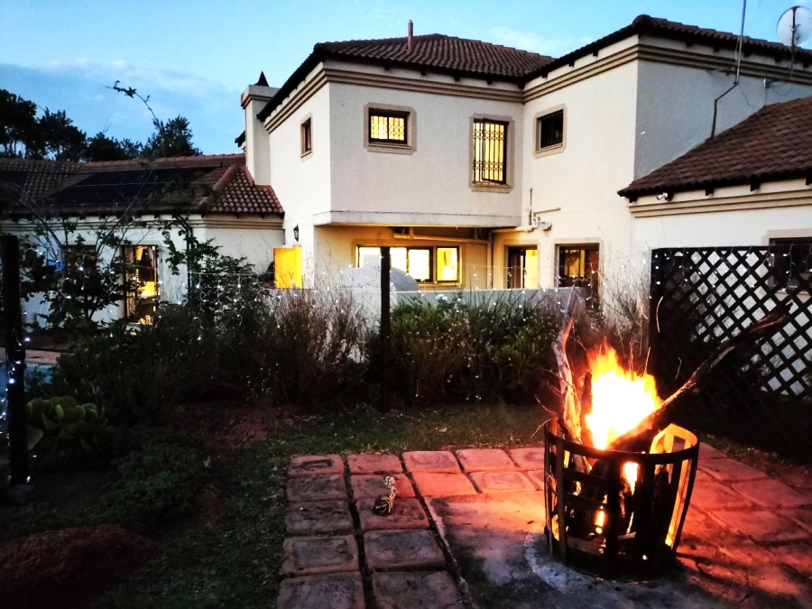 To Let 4 Bedroom Property for Rent in Leeuwfontein Gauteng