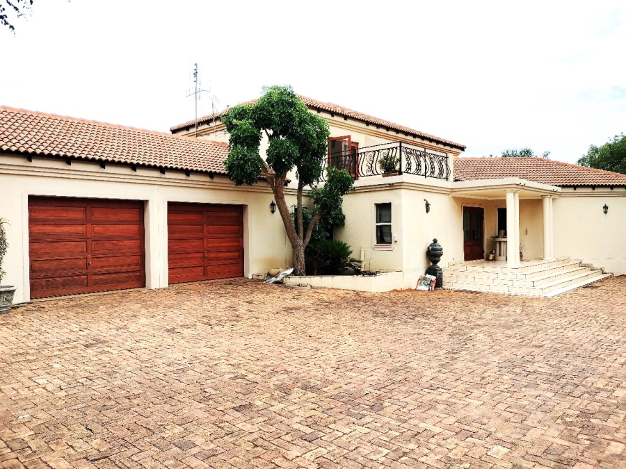 To Let 4 Bedroom Property for Rent in Leeuwfontein Gauteng