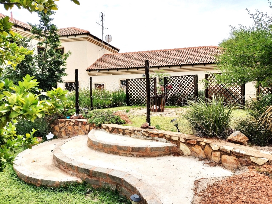 To Let 4 Bedroom Property for Rent in Leeuwfontein Gauteng