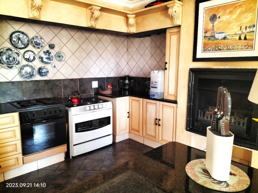 To Let 4 Bedroom Property for Rent in Leeuwfontein Gauteng