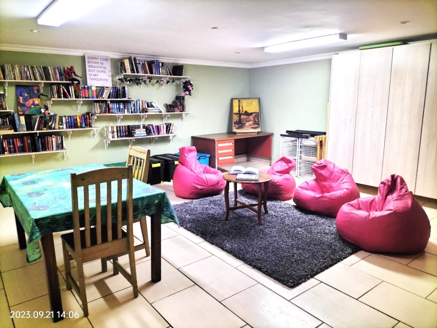 To Let 4 Bedroom Property for Rent in Leeuwfontein Gauteng