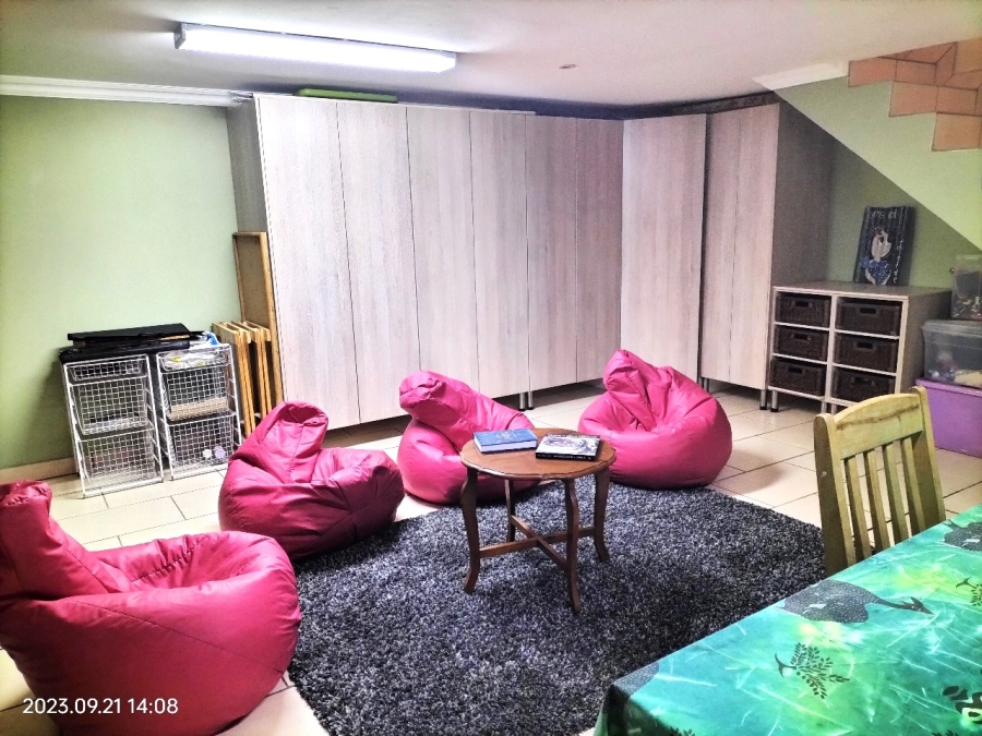 To Let 4 Bedroom Property for Rent in Leeuwfontein Gauteng